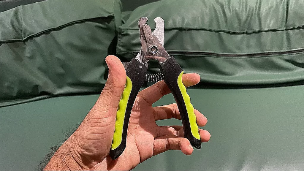 dog nail clipping cutter